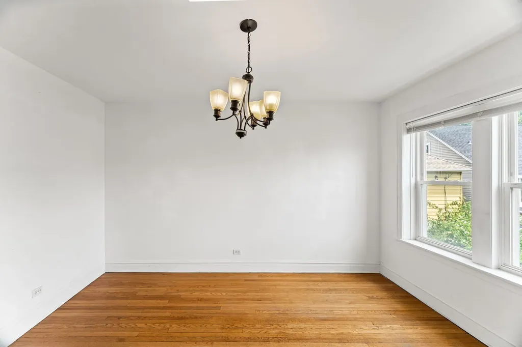 3135 West Leland Avenue Chicago IL 60625