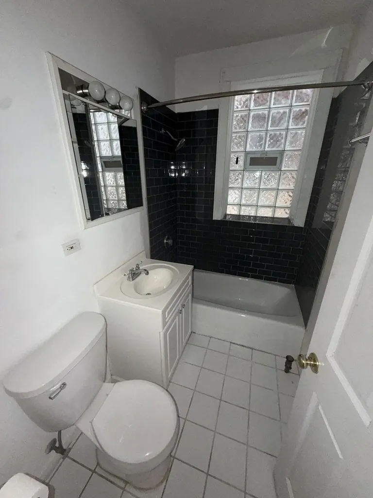 3135 West Leland Avenue Chicago IL 60625