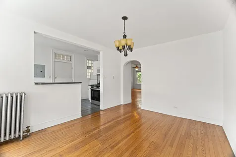 3135 West Leland Avenue Chicago IL 60625