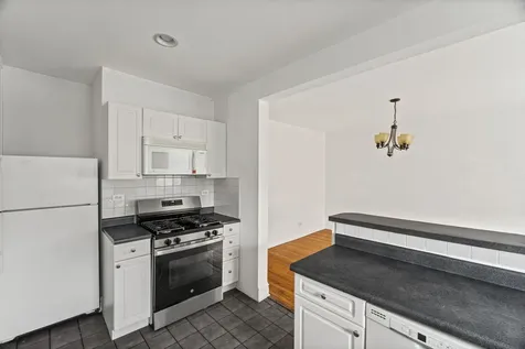 3135 West Leland Avenue Chicago IL 60625