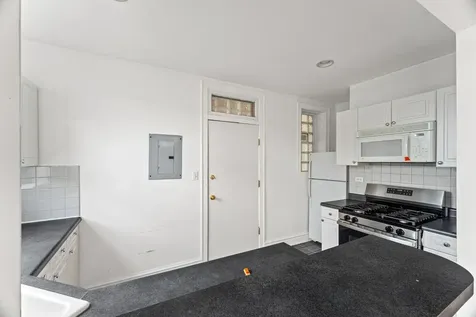 3135 West Leland Avenue Chicago IL 60625