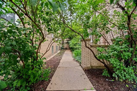 3135 West Leland Avenue Chicago IL 60625