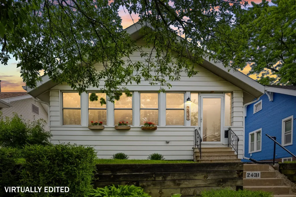 2431 14TH Avenue Moline IL 61265