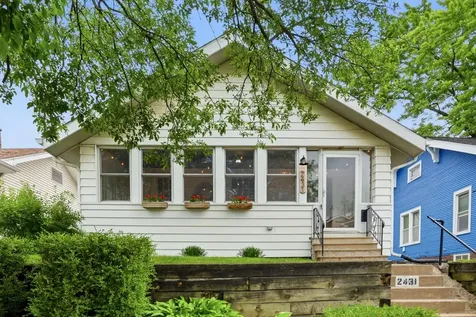 2431 14TH Avenue Moline IL 61265