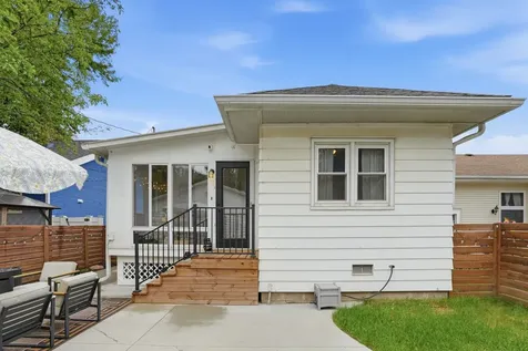 2431 14TH Avenue Moline IL 61265