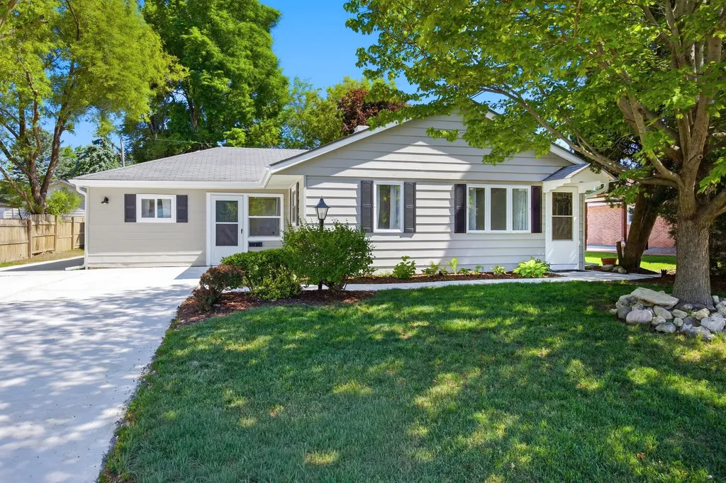 139 Birch Street Carpentersville IL 60110