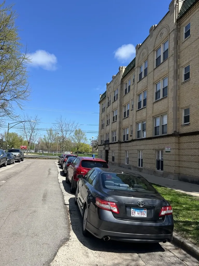 2254 West Arthur Avenue Chicago IL 60645