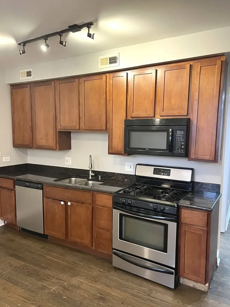 2254 West Arthur Avenue Chicago IL 60645
