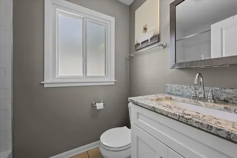 1042 Gordon Terrace Deerfield IL 60015