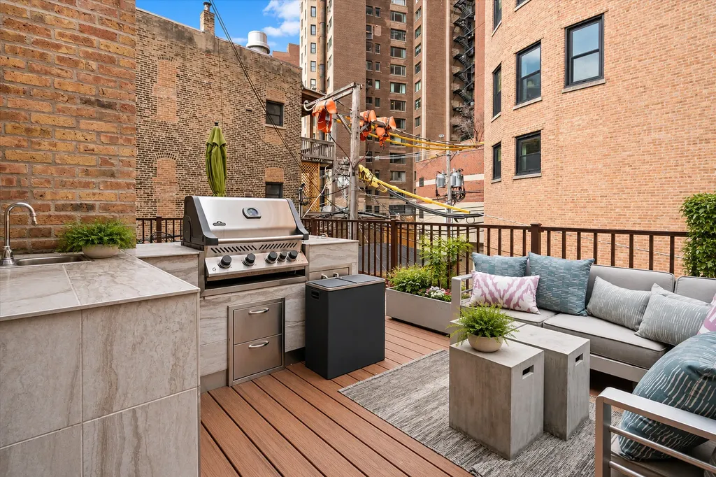 2113 North Clark Street Chicago IL 60614