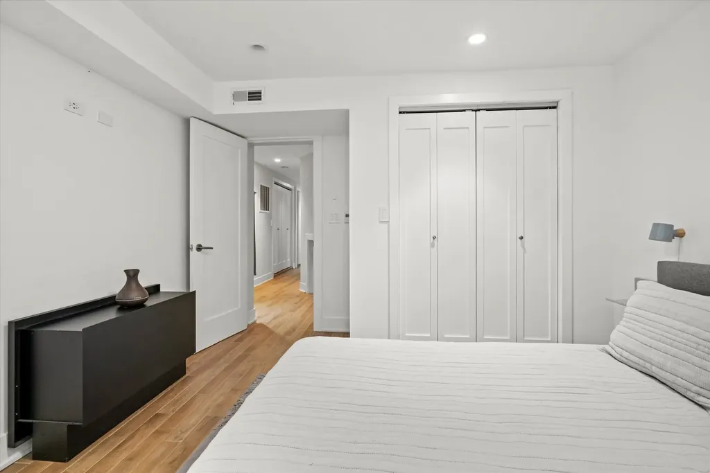 2113 North Clark Street Chicago IL 60614