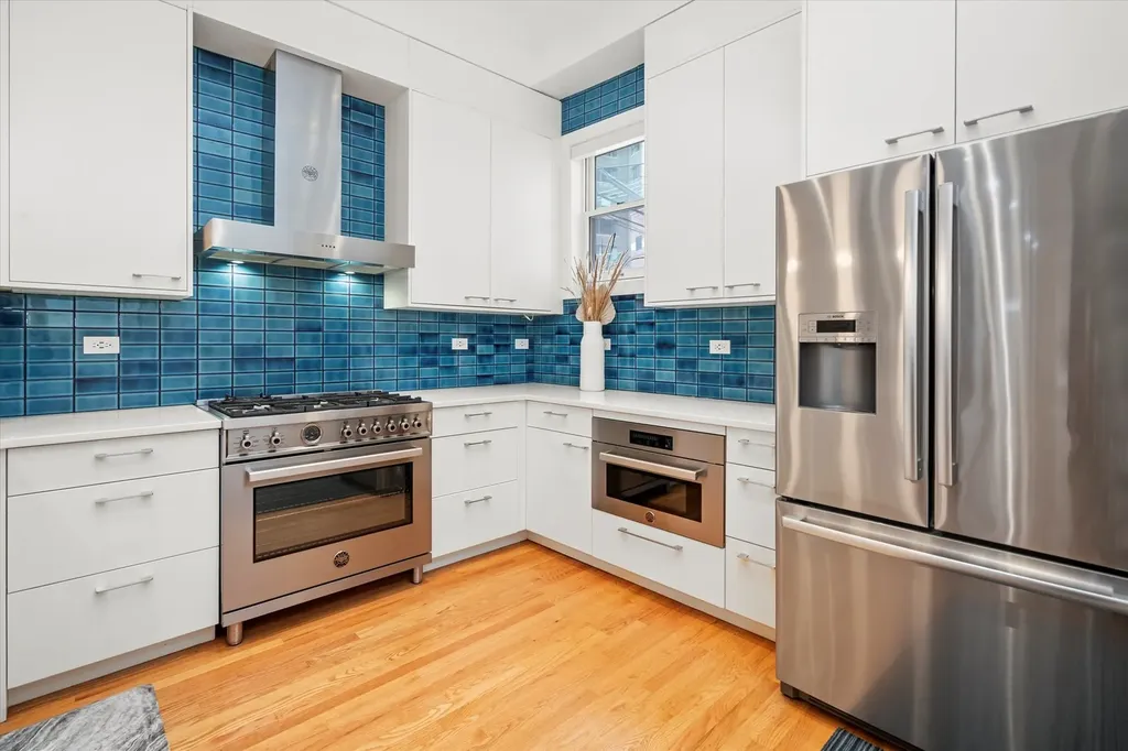 2113 North Clark Street Chicago IL 60614
