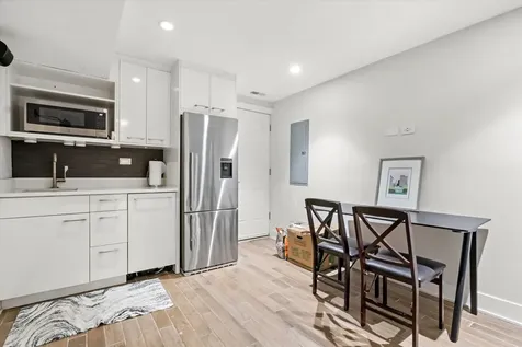 2113 North Clark Street Chicago IL 60614
