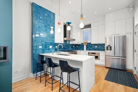 2113 North Clark Street Chicago IL 60614