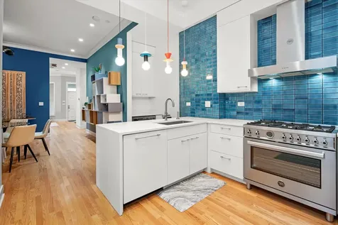 2113 North Clark Street Chicago IL 60614