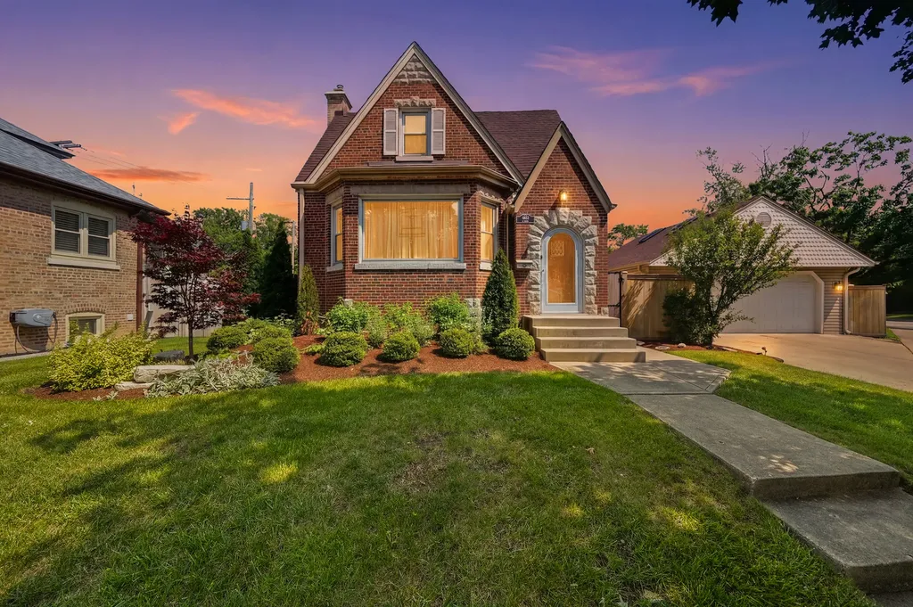 6653 North Oketo Avenue Chicago IL 60631