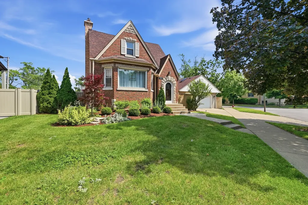 6653 North Oketo Avenue Chicago IL 60631