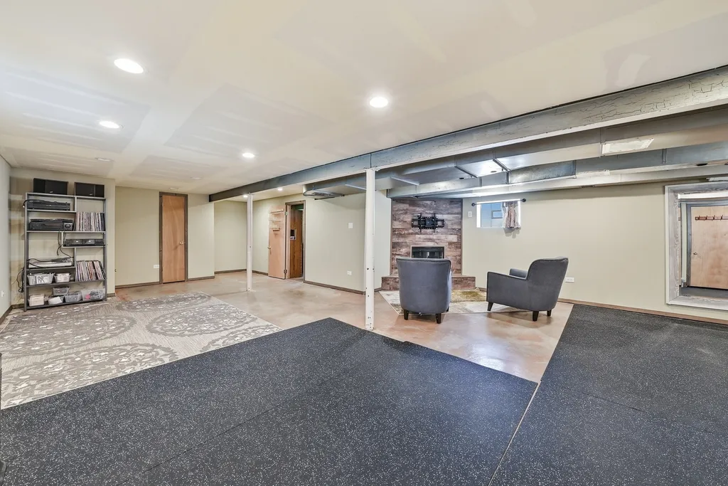 6653 North Oketo Avenue Chicago IL 60631