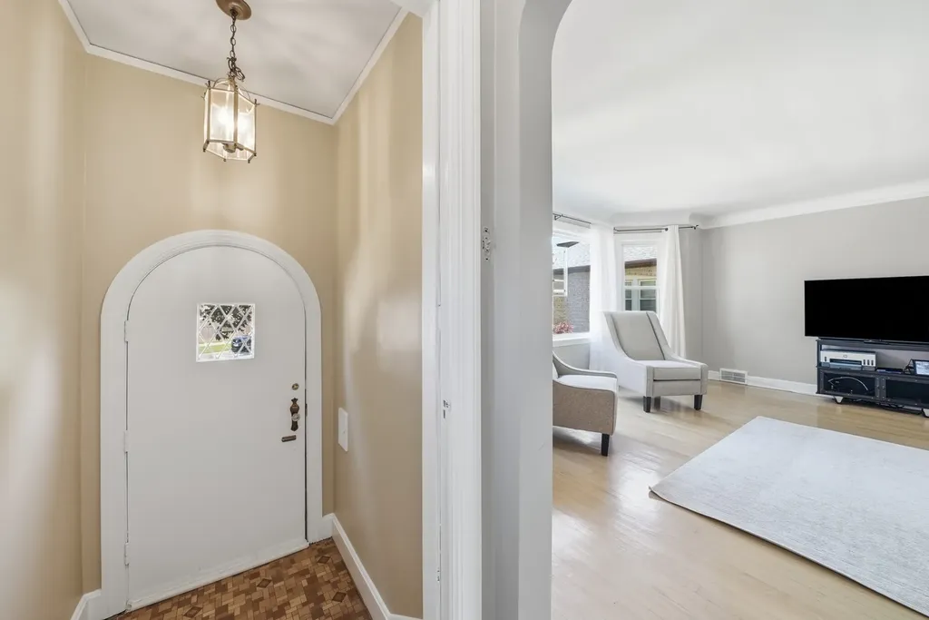 6653 North Oketo Avenue Chicago IL 60631