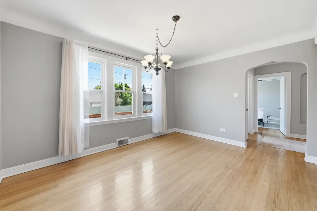 6653 North Oketo Avenue Chicago IL 60631