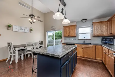 729 River Edge Circle Ottawa IL 61350