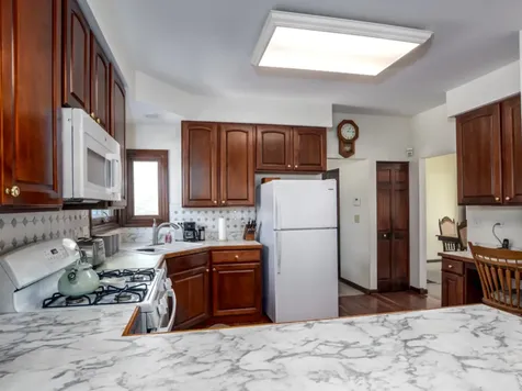 1351 Callen Lane Des Plaines IL 60016