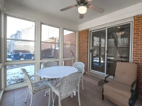 1351 Callen Lane Des Plaines IL 60016