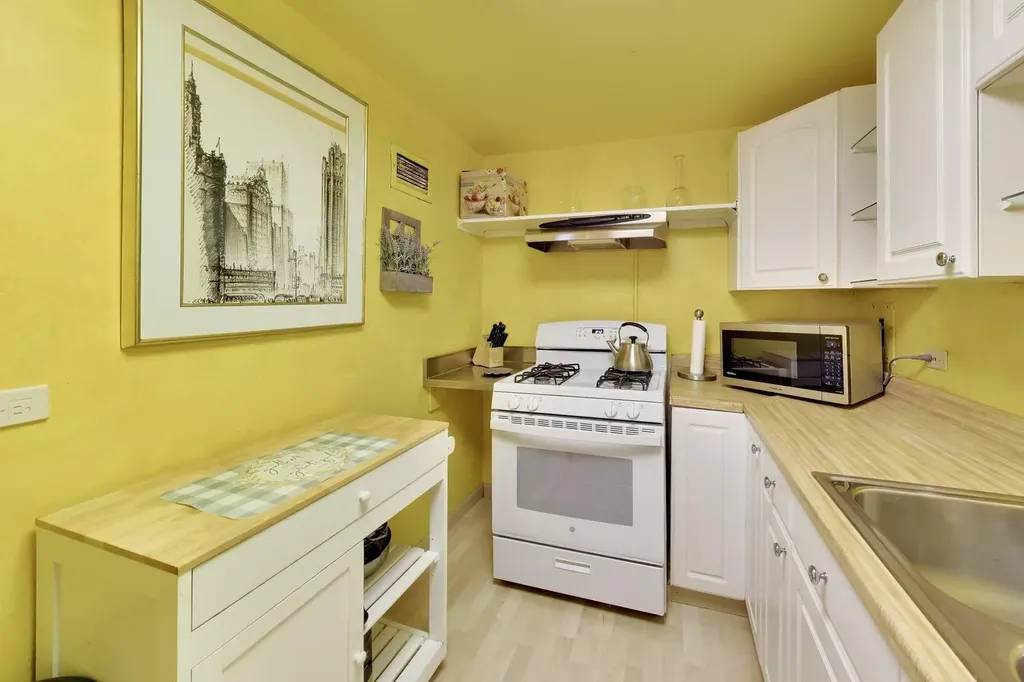 253 East Delaware Place Chicago IL 60611