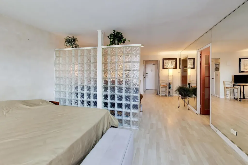 253 East Delaware Place Chicago IL 60611