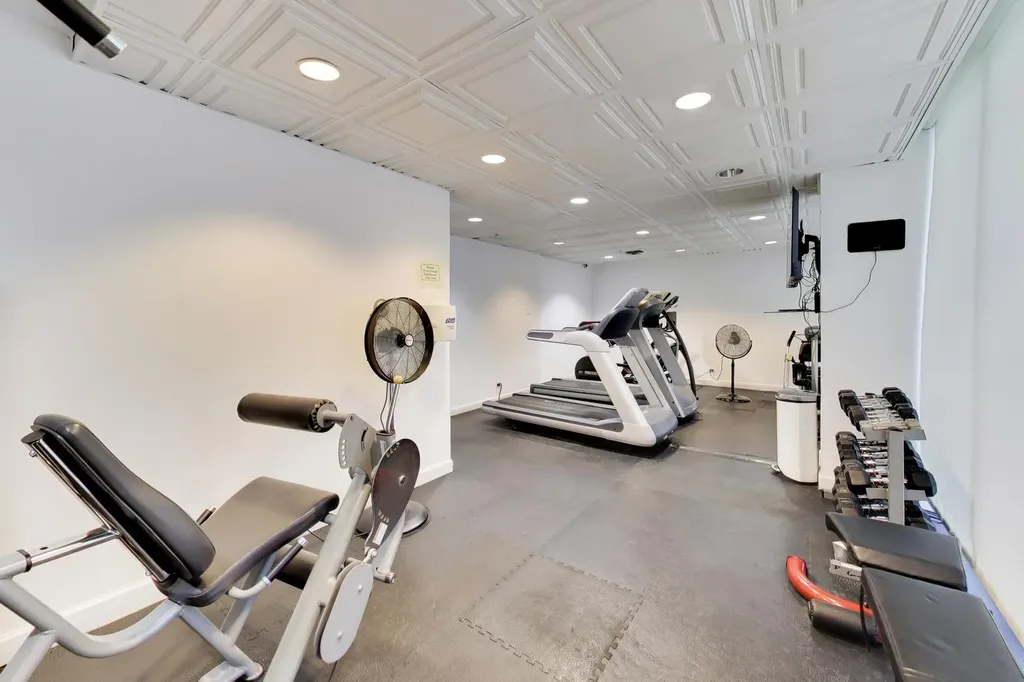 253 East Delaware Place Chicago IL 60611