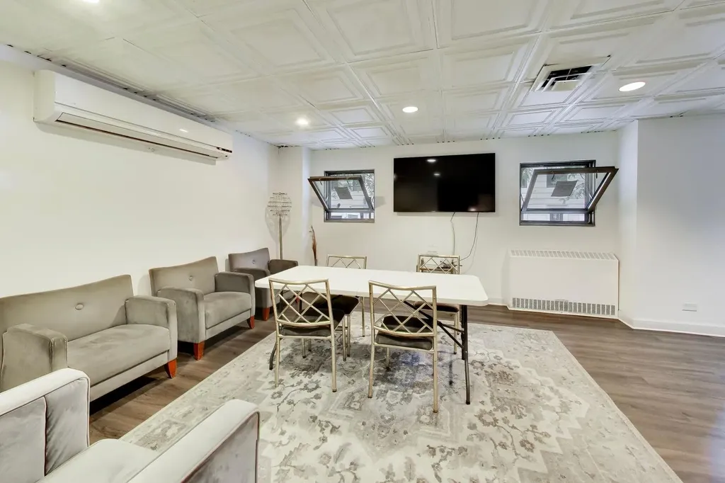 253 East Delaware Place Chicago IL 60611