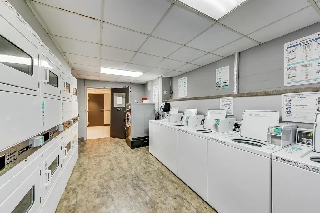 253 East Delaware Place Chicago IL 60611