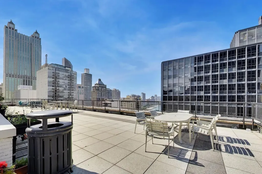 253 East Delaware Place Chicago IL 60611