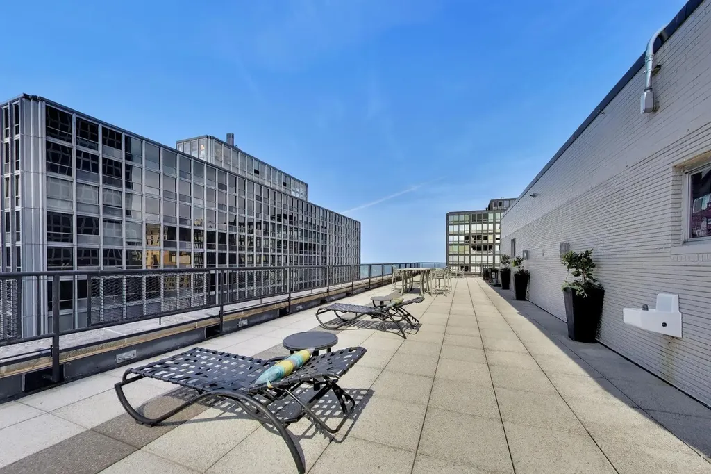 253 East Delaware Place Chicago IL 60611
