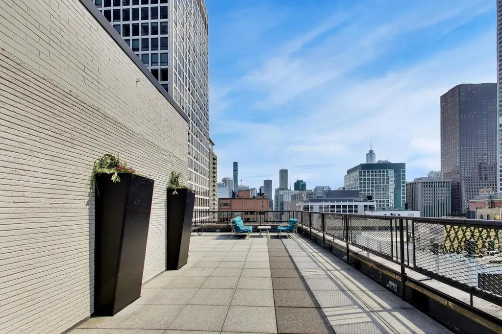 253 East Delaware Place Chicago IL 60611