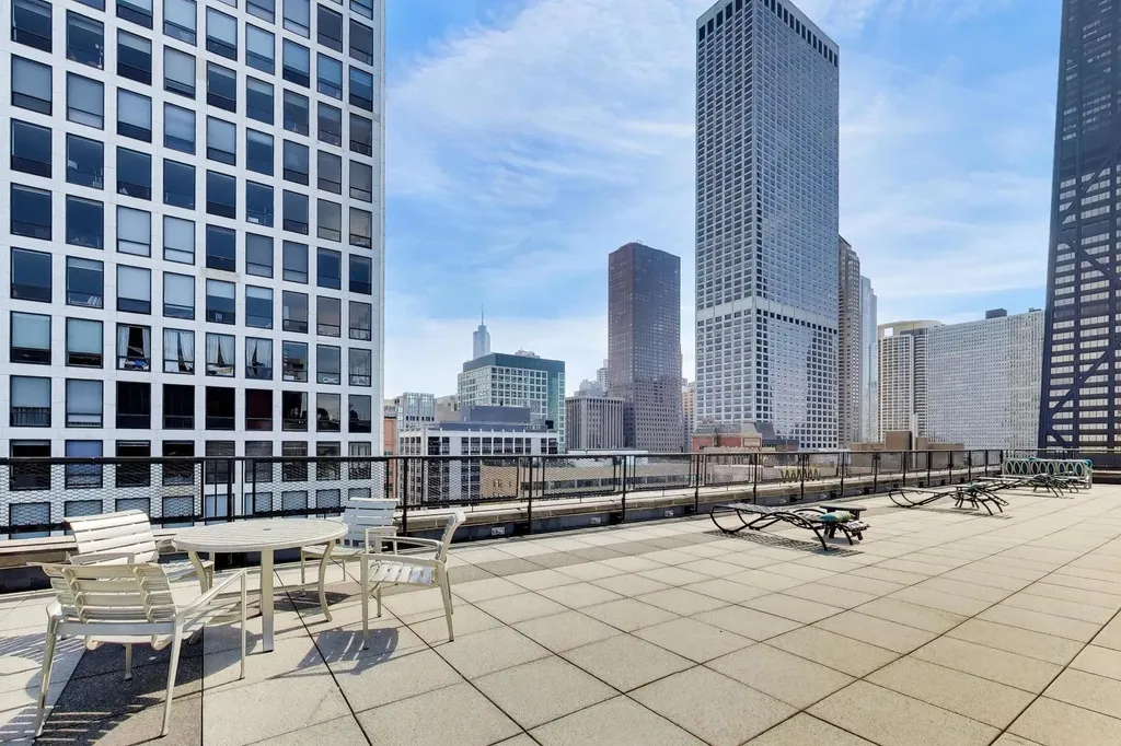 253 East Delaware Place Chicago IL 60611
