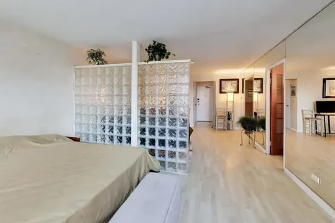 253 East Delaware Place Chicago IL 60611