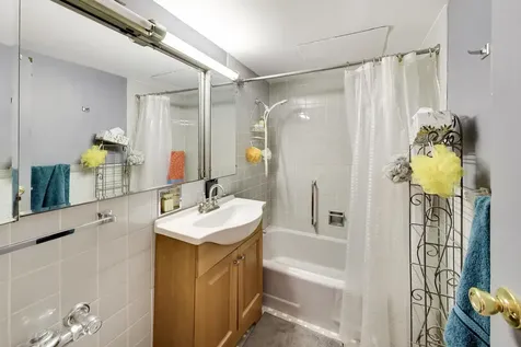 253 East Delaware Place Chicago IL 60611