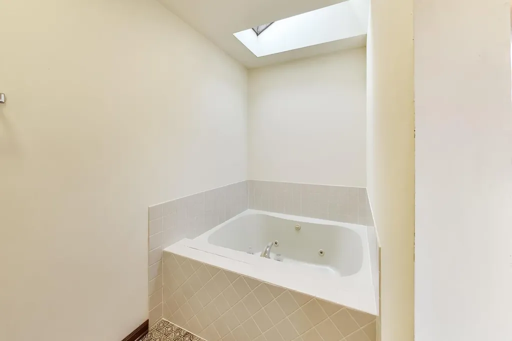 1648 Brentford Drive Naperville IL 60563