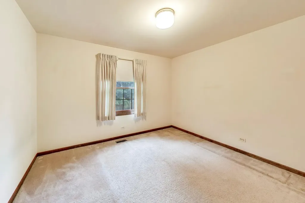 1648 Brentford Drive Naperville IL 60563