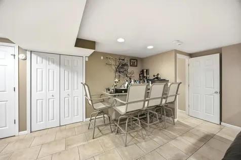 1447 Mackenzie Lane Elgin IL 60120