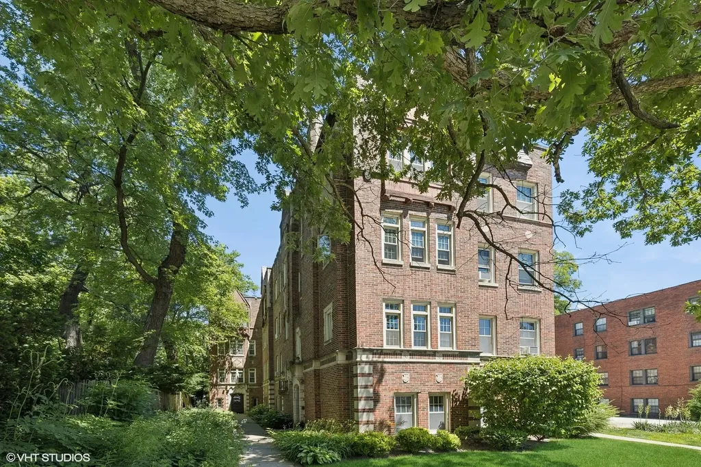 70 Pine Avenue Riverside IL 60546