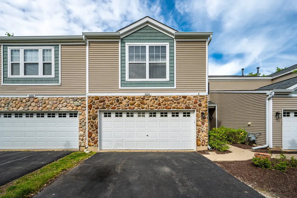 604 Blackstone Court Aurora IL 60504