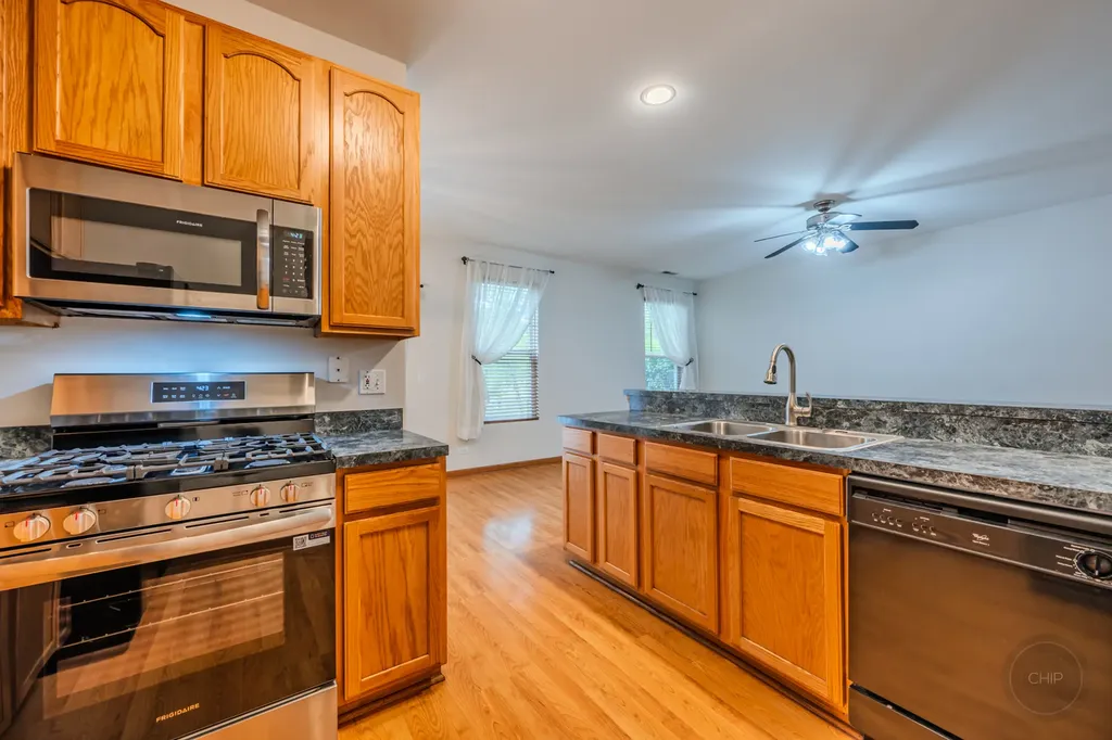 604 Blackstone Court Aurora IL 60504