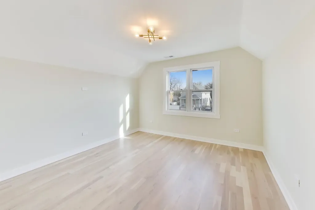 6730 West Dakin Street Chicago IL 60634