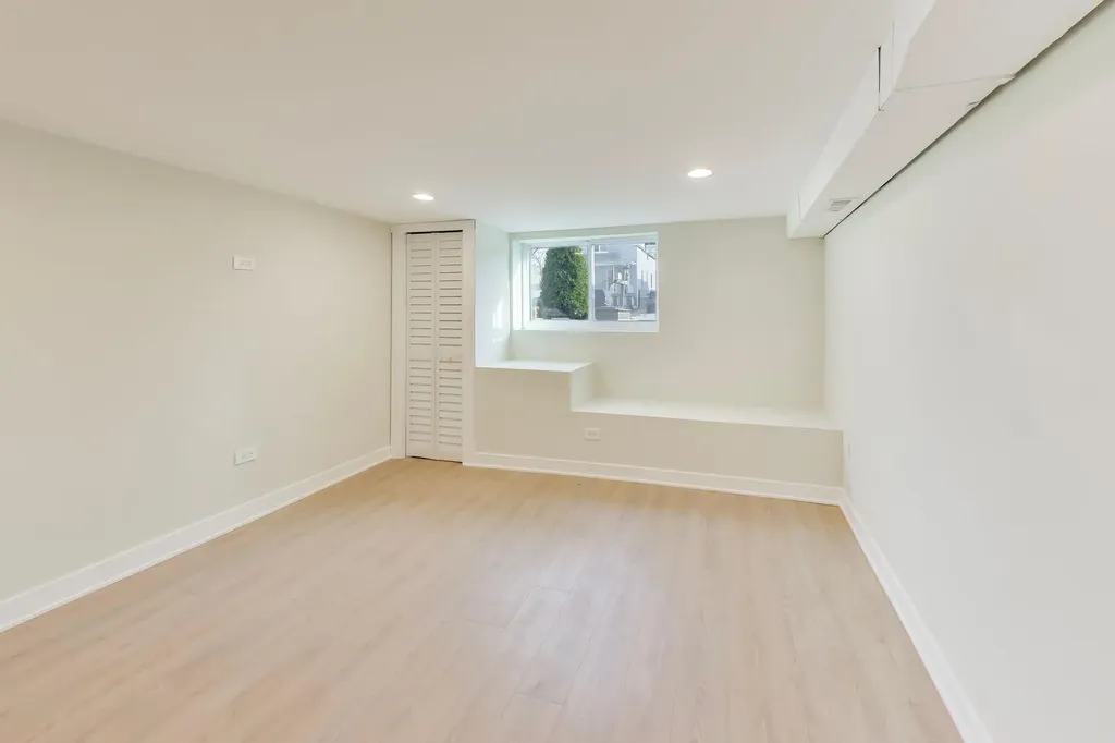 6730 West Dakin Street Chicago IL 60634
