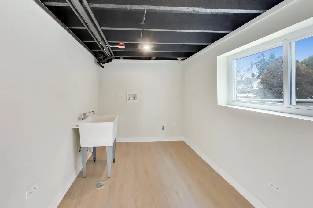 6730 West Dakin Street Chicago IL 60634