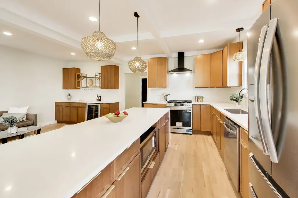 6730 West Dakin Street Chicago IL 60634