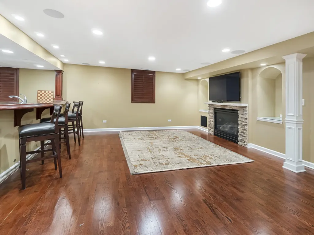 6437 Greene Road Woodridge IL 60517