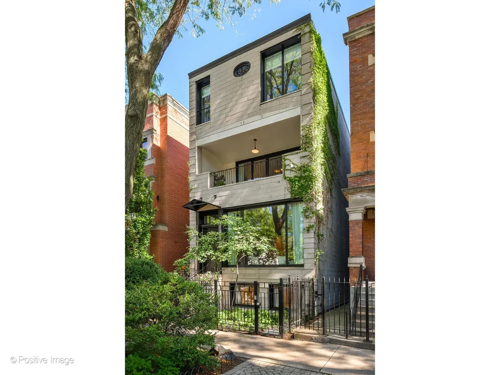 1953 North Howe Street Chicago IL 60614
